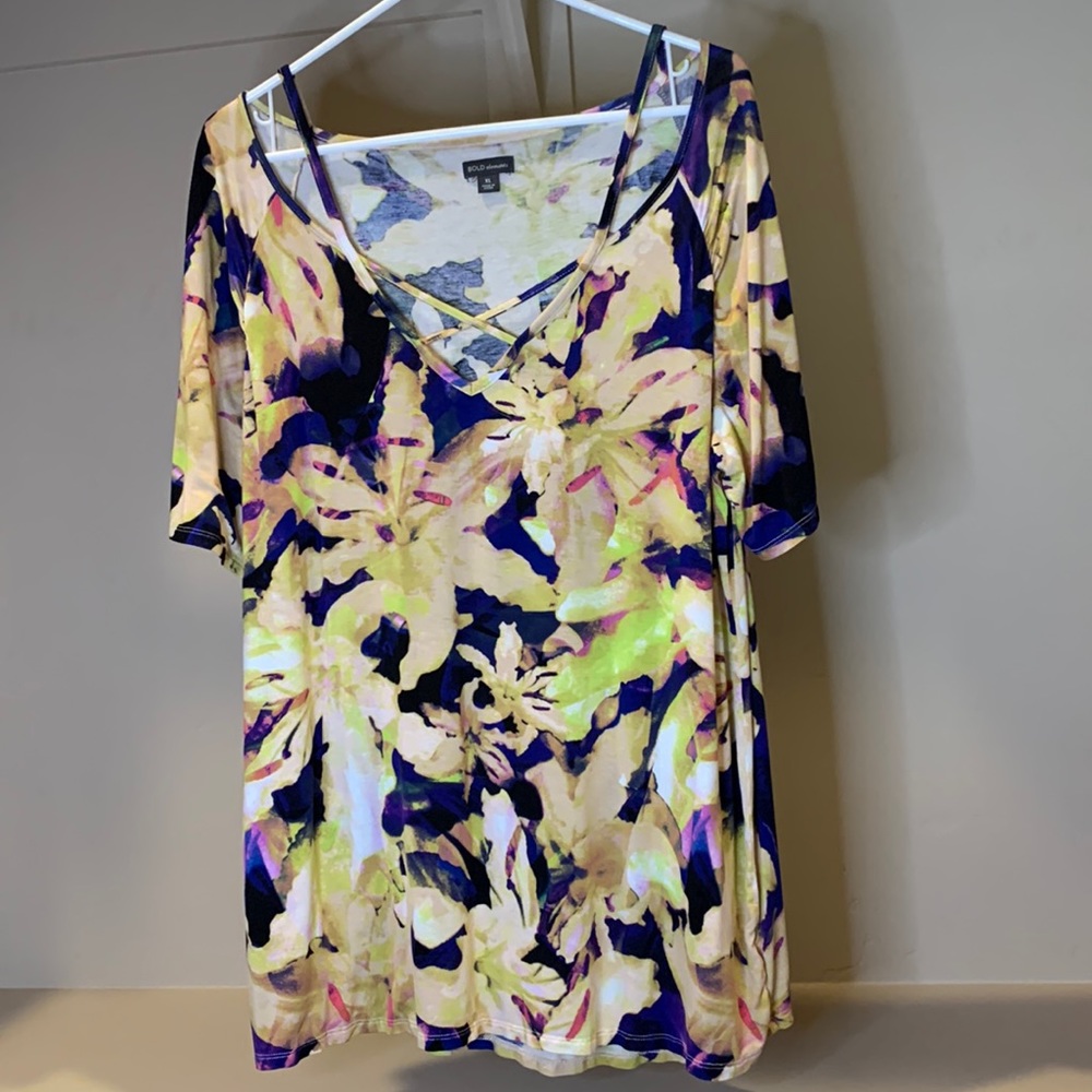 BOLD Elements Floral Top with Crisscross Neck